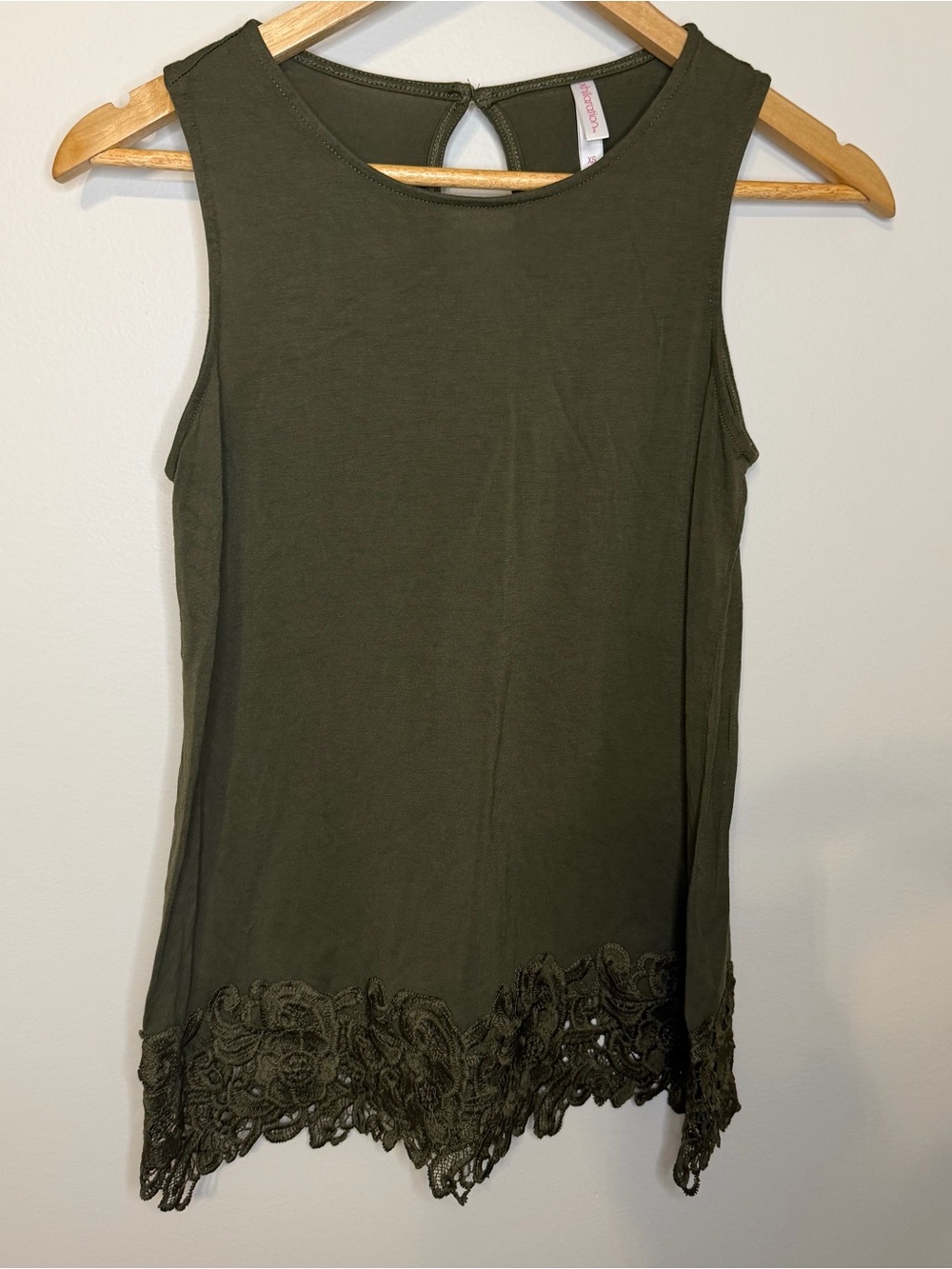 Xhilaration Women’s XS Olive Green Lace Hem Sleeveless Tank Top